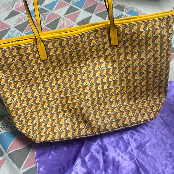 Tory Burch Handbags - Tory Burch Ever Ready Basketweave Print Large Zipped Tote Sunset Glow With Pouch